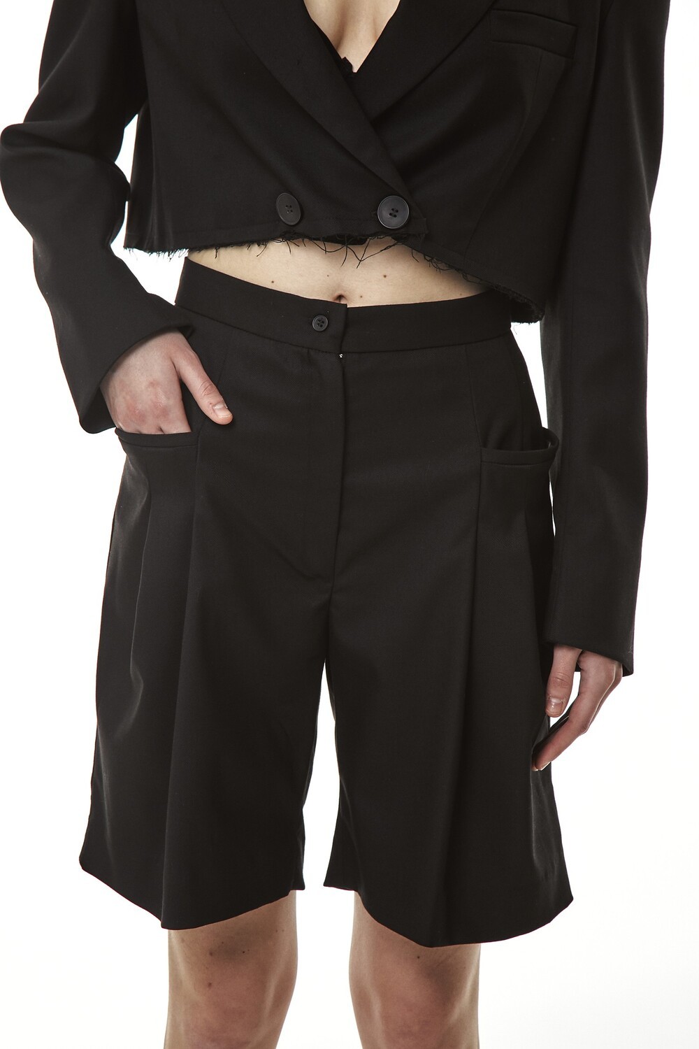 Bermuda shorts with pockets